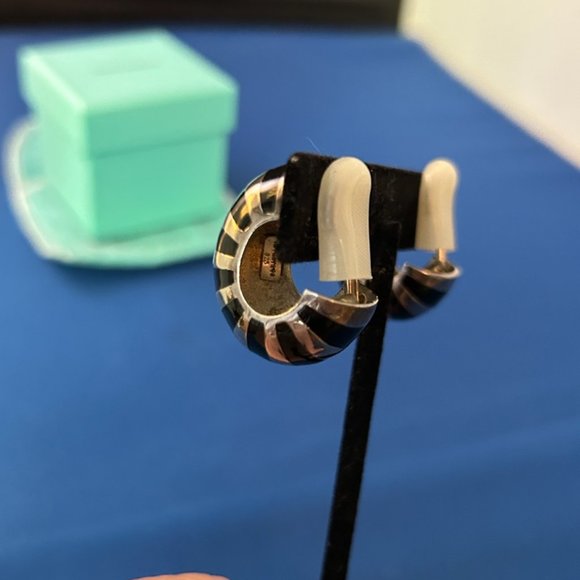 Vintage Tiffany & Co 925 Silver Black Blue Enamel Shrimp Omega Earrings - Picture 4 of 14